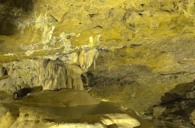 Grottes La Balme  3.jpg