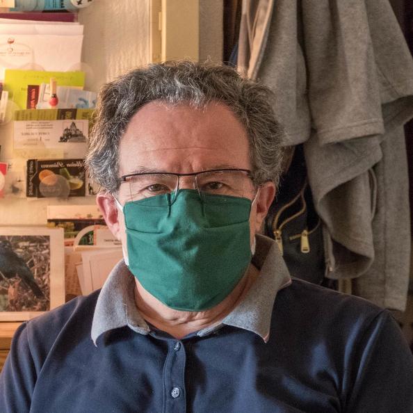 JacquesVeaux  autoportrait avec masque .jpg